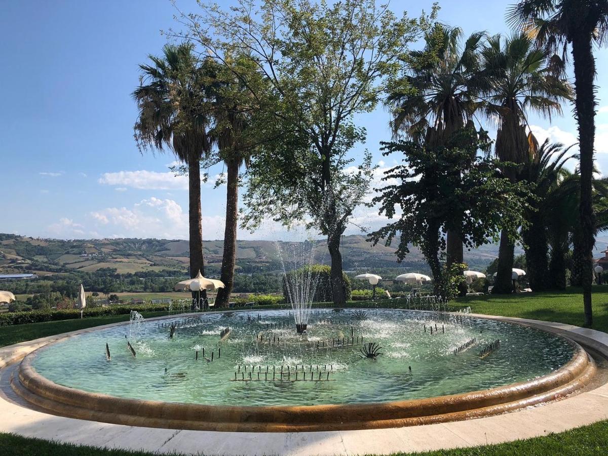 Hotel Casale Colli del Tronto Esterno foto