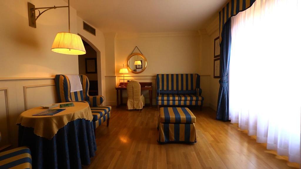 Hotel Casale Colli del Tronto Esterno foto