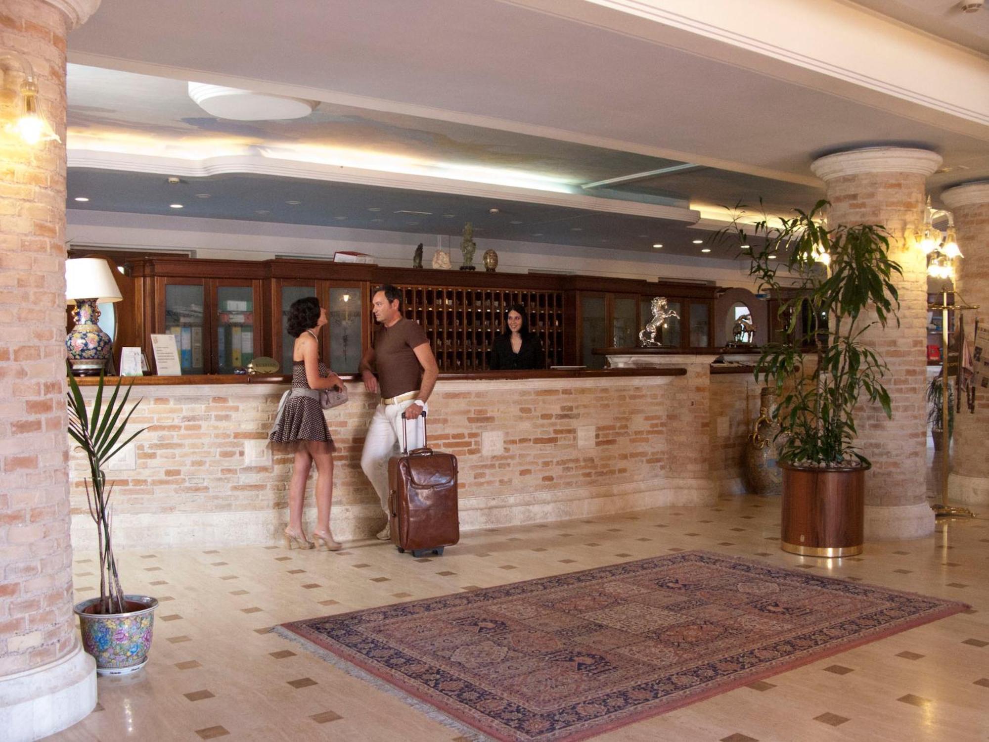 Hotel Casale Colli del Tronto Esterno foto