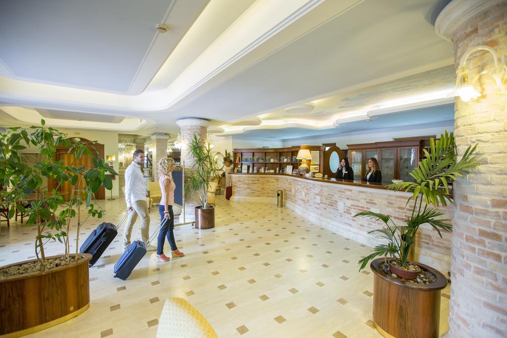 Hotel Casale Colli del Tronto Esterno foto