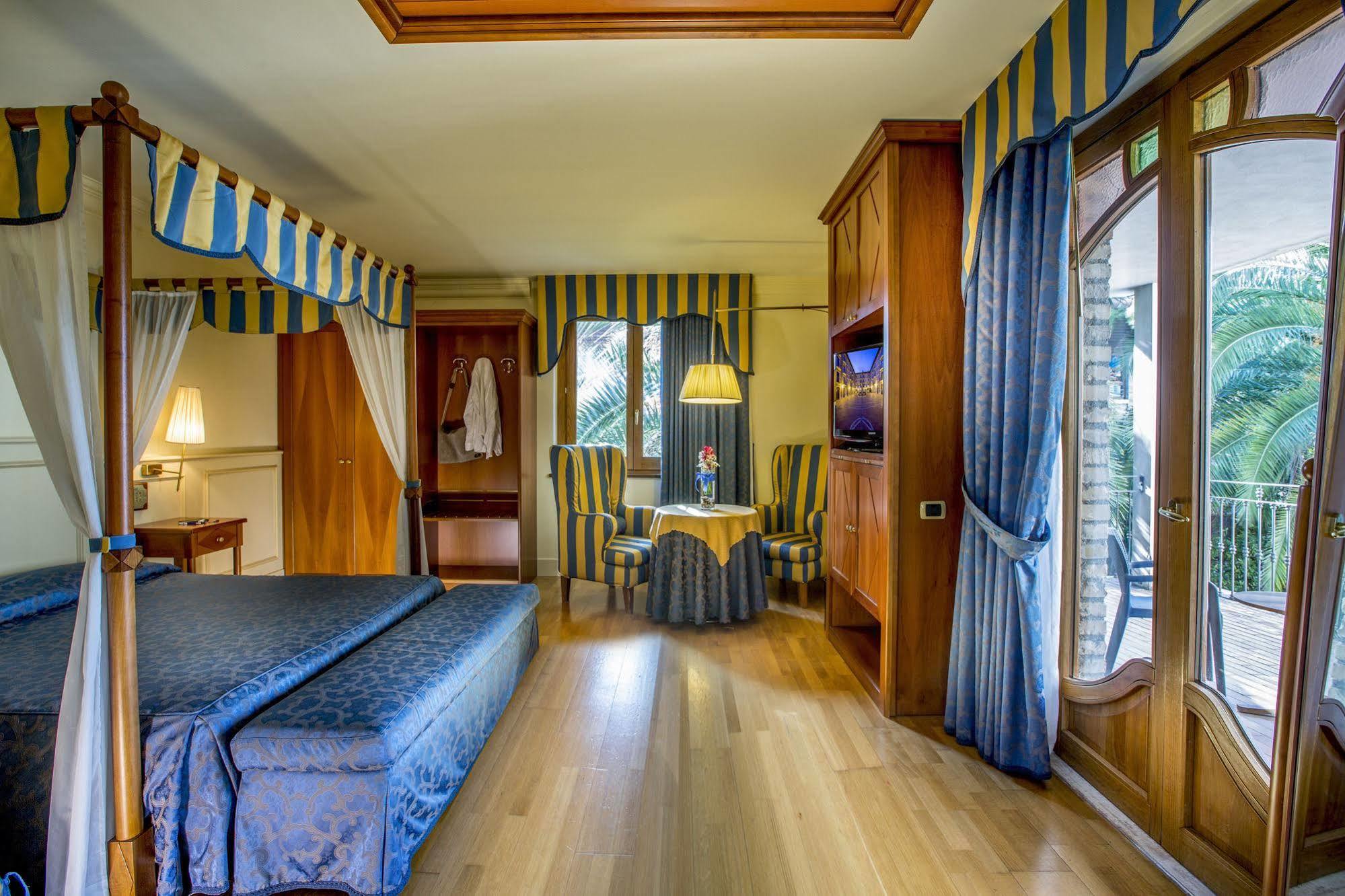 Hotel Casale Colli del Tronto Esterno foto