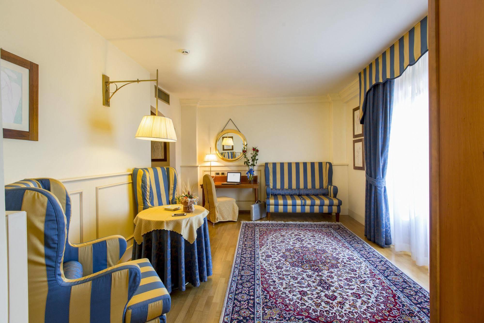 Hotel Casale Colli del Tronto Esterno foto