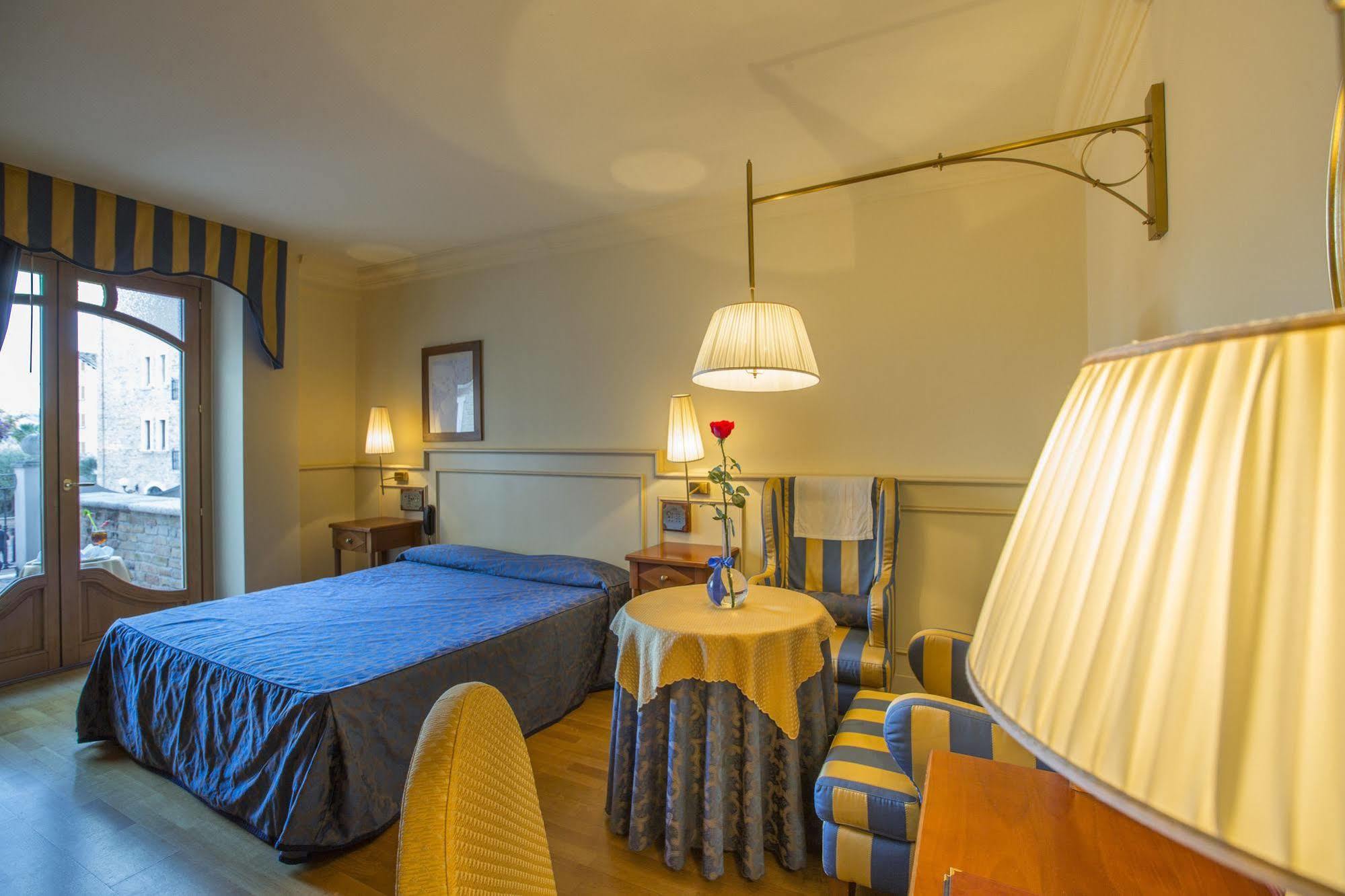 Hotel Casale Colli del Tronto Esterno foto