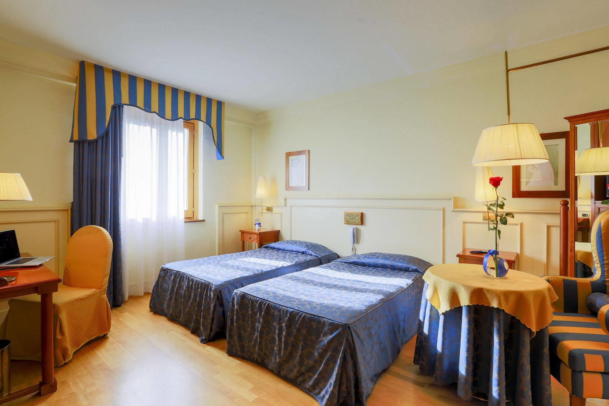 Hotel Casale Colli del Tronto Esterno foto