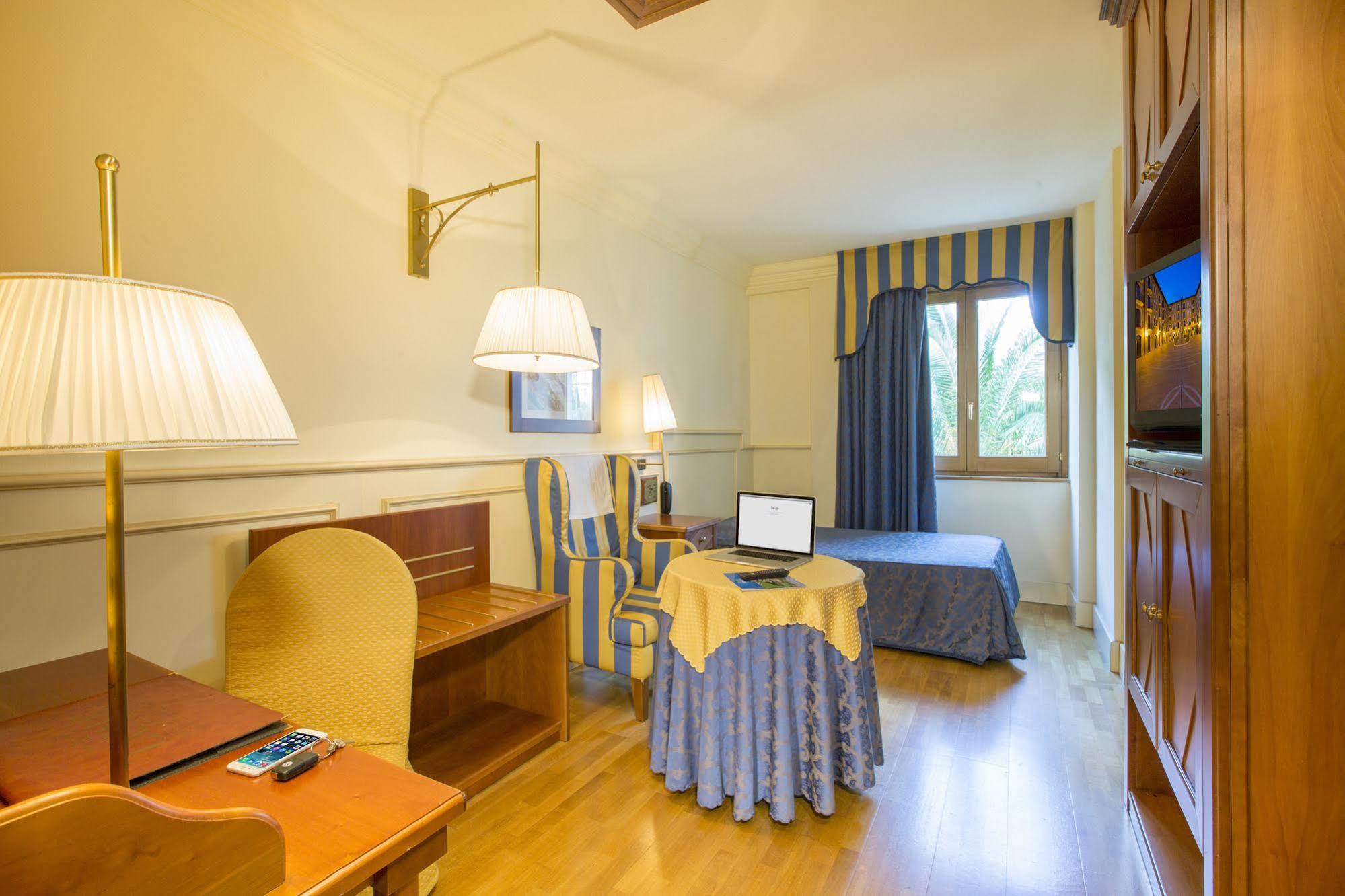 Hotel Casale Colli del Tronto Esterno foto